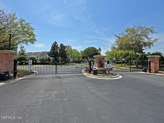 3rd image of 11219 Castlemain Cir N