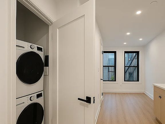 5th image of 307 W 39th St #4E
