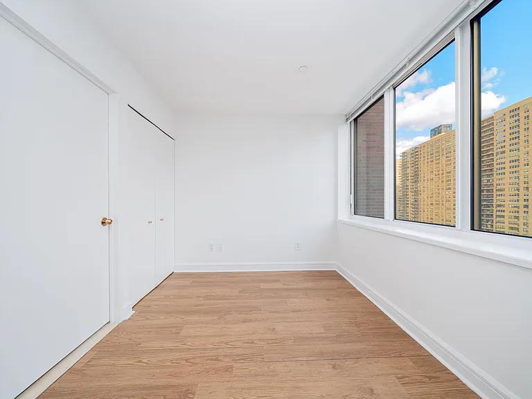 140 Riverside Blvd #721 — Photo 3