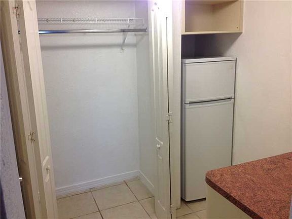 5th image of 26 Diplomat Pkwy #2246