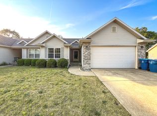 967 Brown Dr, Momence, IL 60954