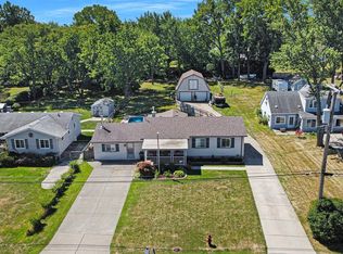 2752 Dashwood Dr, Troy, MI 48083