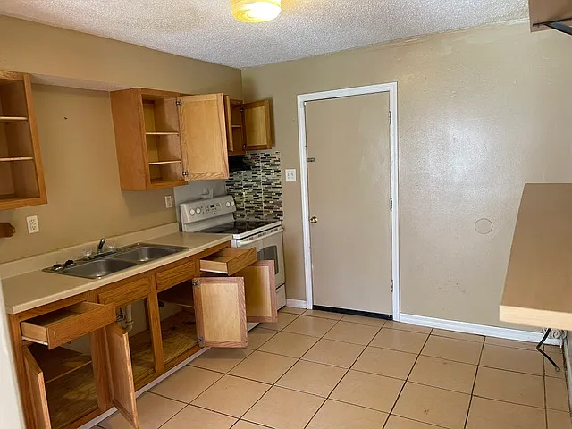 2 bed, 750 sqft, $1,250 — Photo 3