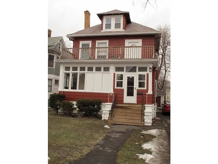 132 Loring Ave photo 1