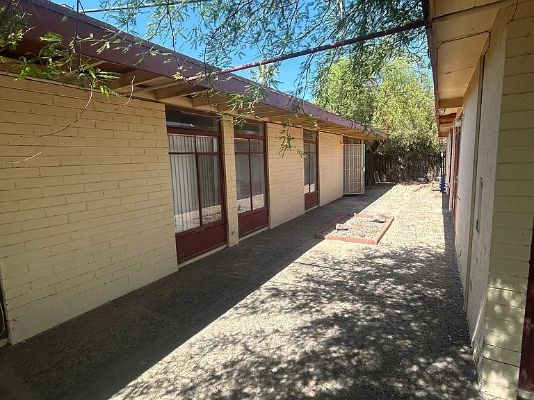 1123 E Sierra Vista Dr #7 — Photo 6