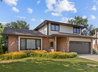 345 Mayfair Dr, Aurora, IL 60504