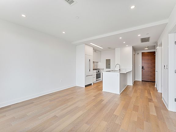Common Area - Living Room