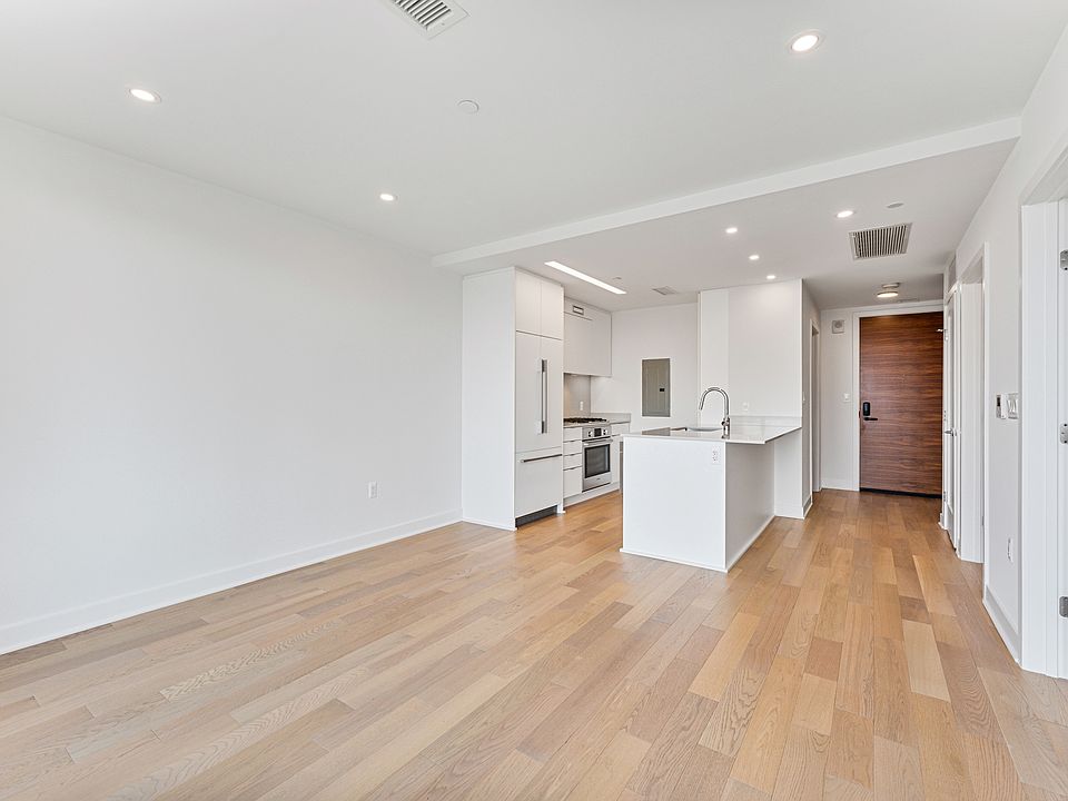 Common Area - Living Room