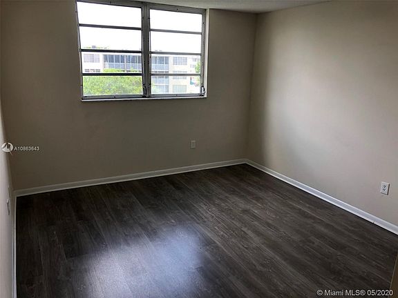 4th image of 1700 NE 191st St APT 410