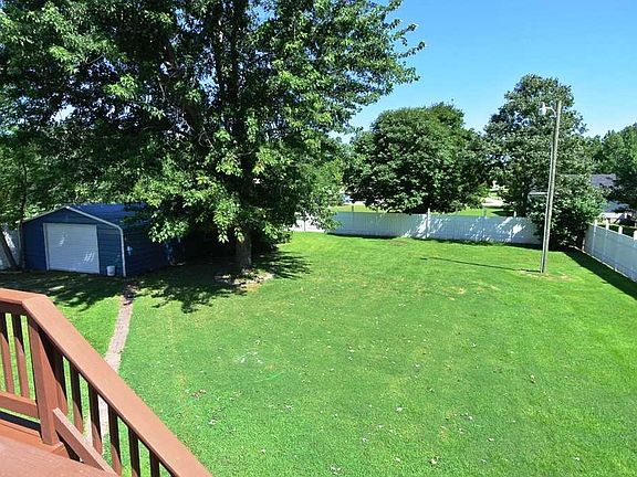 3rd image of 2813 W Lakeview Dr