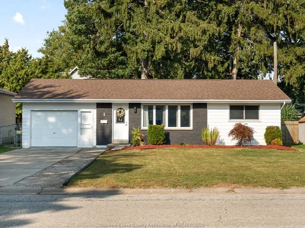 1 Longfield Ln, Leamington, ON N8H 2R8