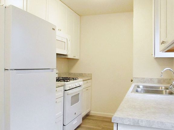 5th image of 1119-1125 S Dora St #A-p