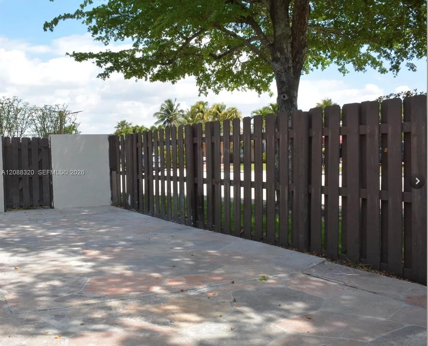 Devon-Aire Villas Sec 10 — Photo 2