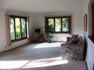 400 S Claremont Rd, Saukville, WI 53080