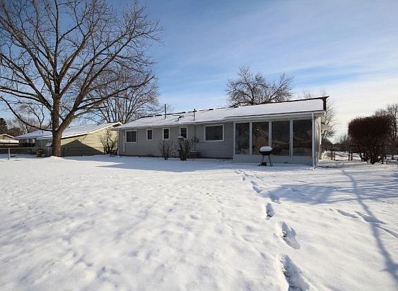 2nd image of 909 Cortland Dr S