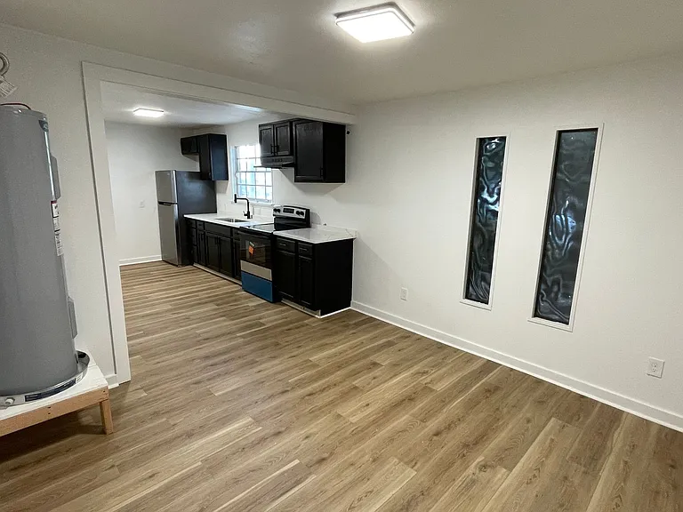 609 Cox St — Photo 3