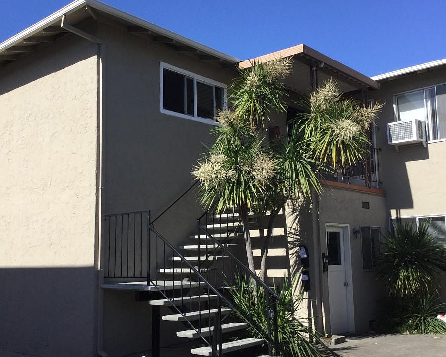 1st image of 2834 Malabar Ave