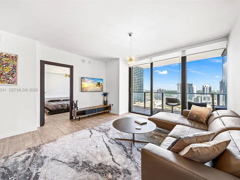 1000 Brickell Plz #2111
