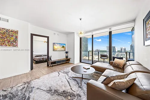 1000 Brickell Plz #2111 Photo 1