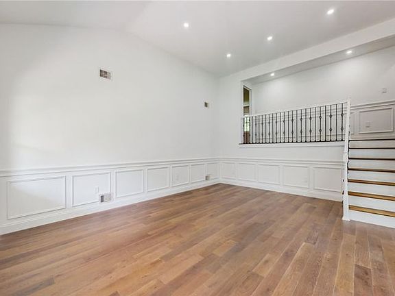 4th image of 706 Longacre Ave