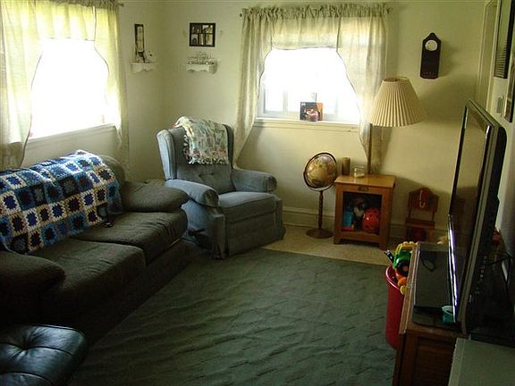 4th image of 617-619 N 59th Ave W