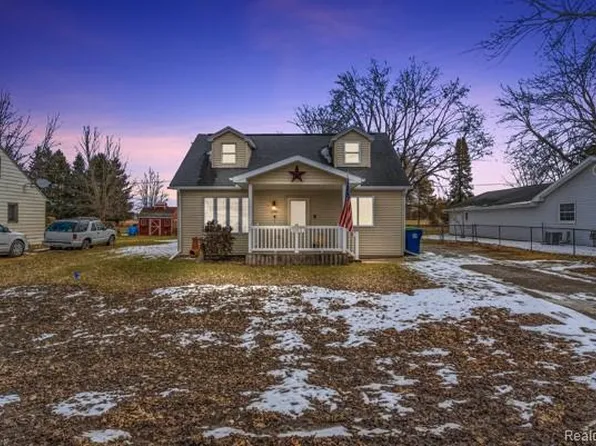 5135 Youngstown Pl, Saginaw, MI 48601