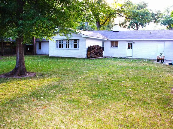 3rd image of 2108 Cottonwood Dr