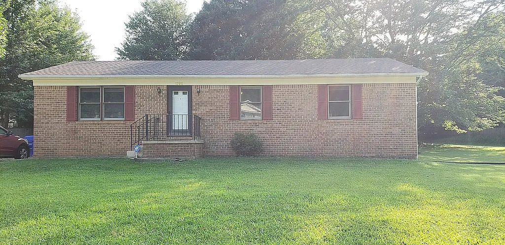 12141 Riverview Dr photo 1