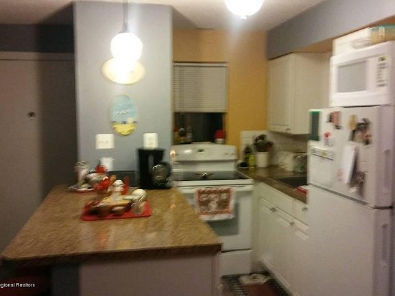 3rd image of 35 Carteret Ave Unit C-2