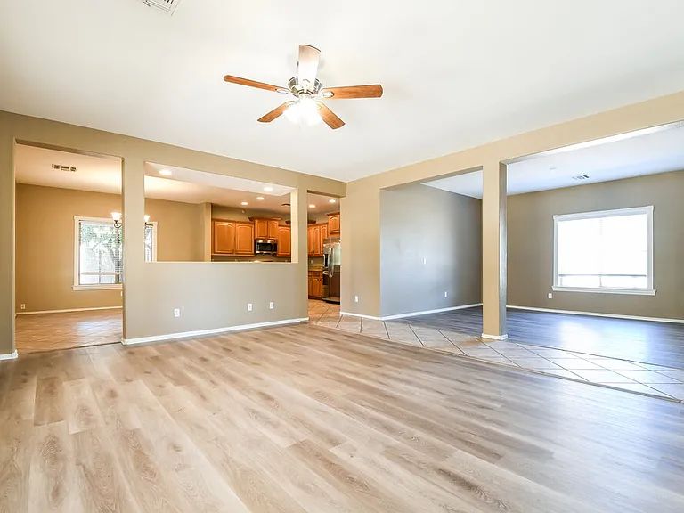 1081 E Horseshoe Dr — Photo 5