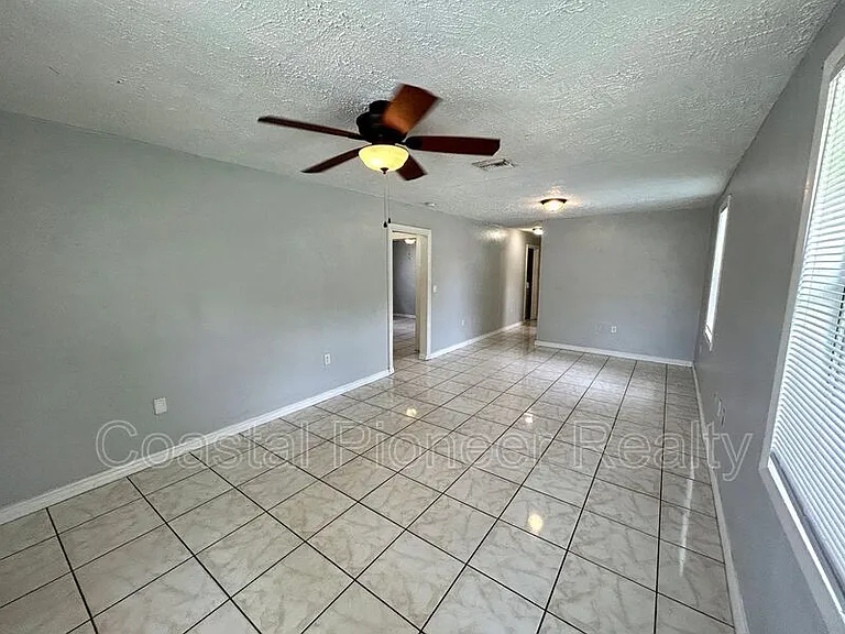 2308 E 15th Ave — Photo 7
