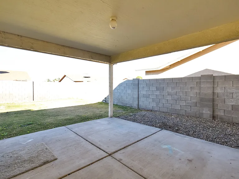 2866 S 30th Dr — Photo 21