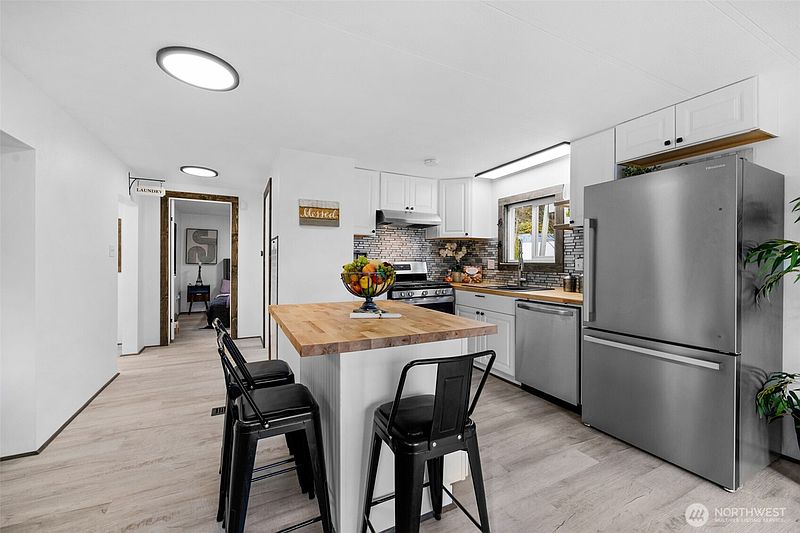 5th image of 14322 Admiralty Way #26