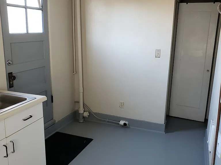 935 NE Maple St — Photo 28