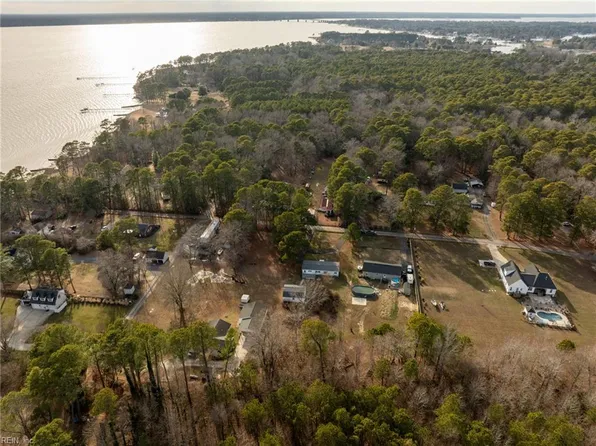 1567 Fleming Rd, Hayes, VA 23072