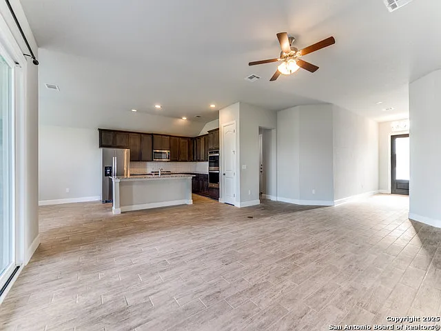 3 bed, 2.5 bath, 2346 sqft, $3,150 — Photo 4