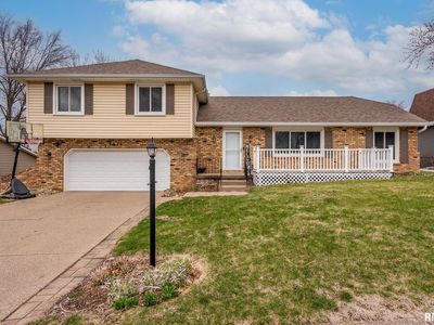 1430 Terrace Park Dr, Bettendorf, IA, 52722