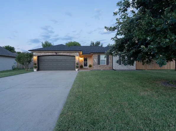 916 N Evergreen Avenue, Republic, MO 65738