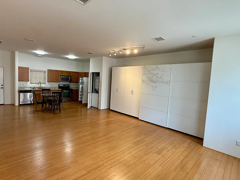 255 W 7th St #26 — Photo 6