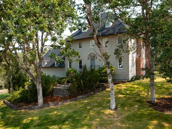 588 S Deer Creek Rd, Roseburg, OR 97470