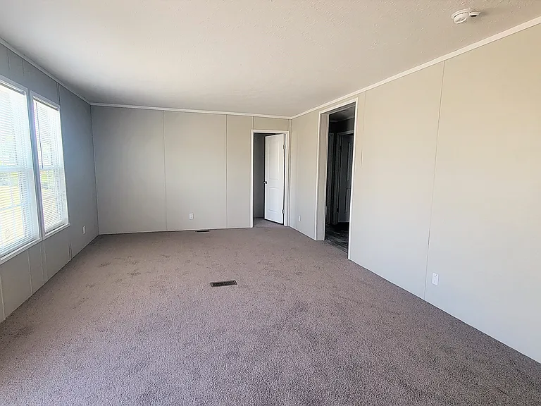 537 Iowa St — Photo 10