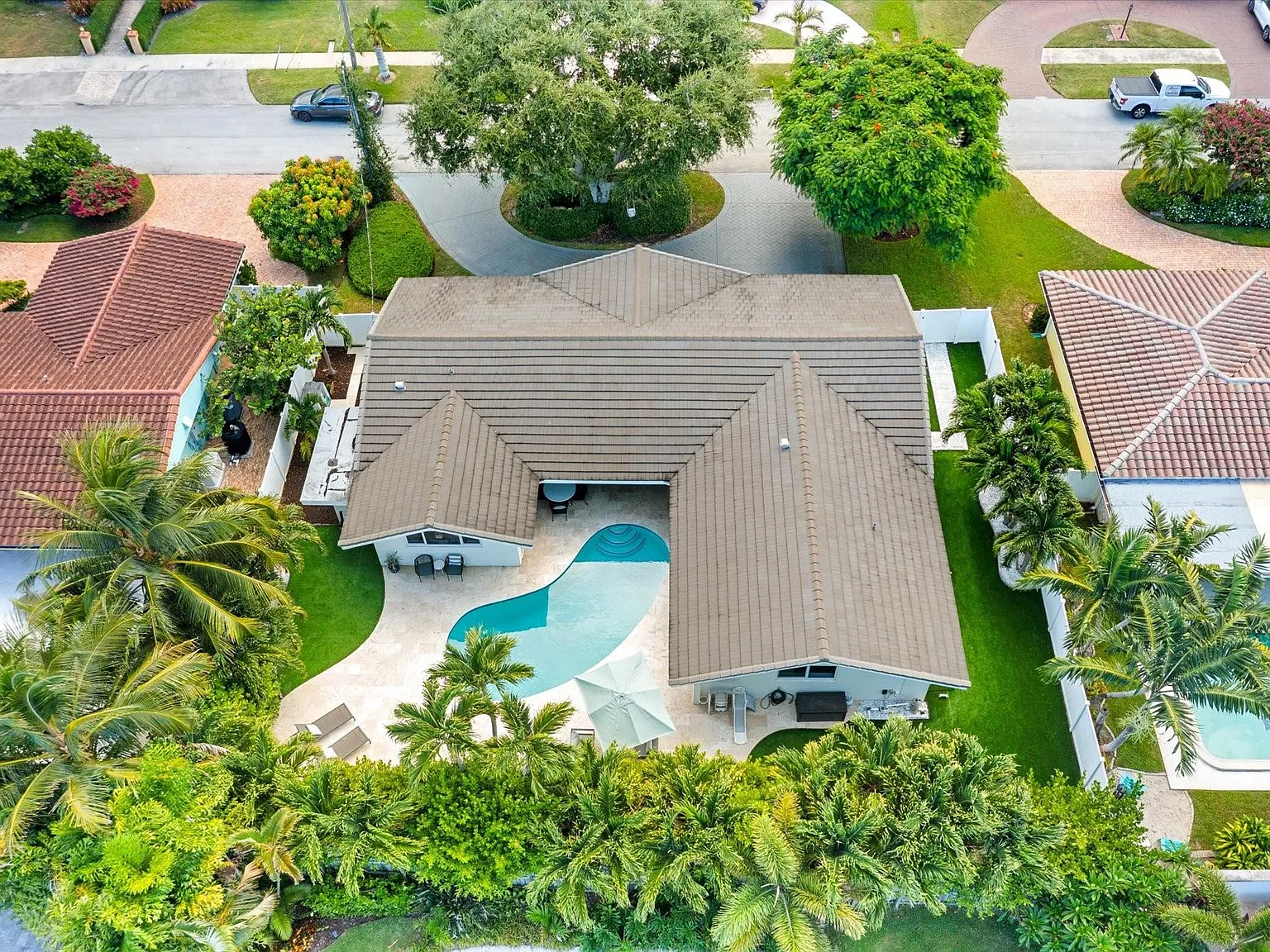 3 bed, 3.0 bath, 1829 sqft, $6,750 — Photo 1