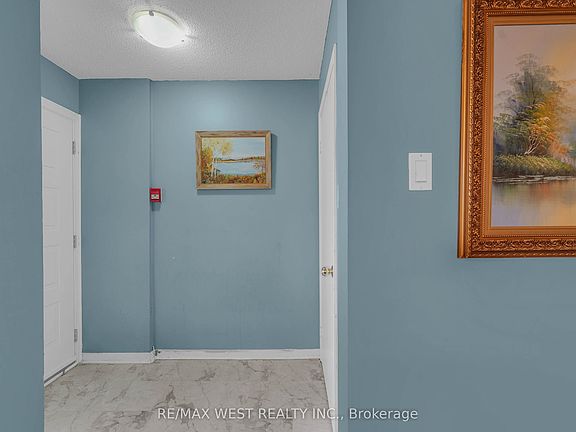 4th image of 2866 Battleford Rd #3D