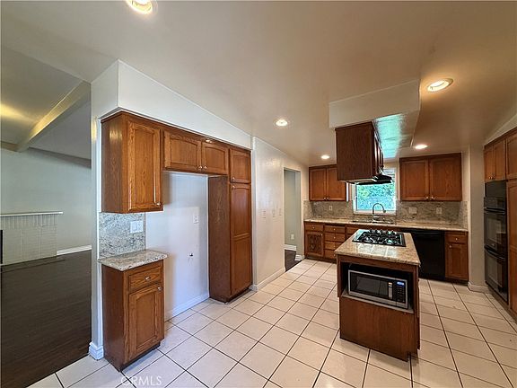 5th image of 7741 Zelzah Ave