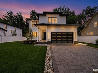 224 Riveredge Rd, Tenafly, NJ 07670