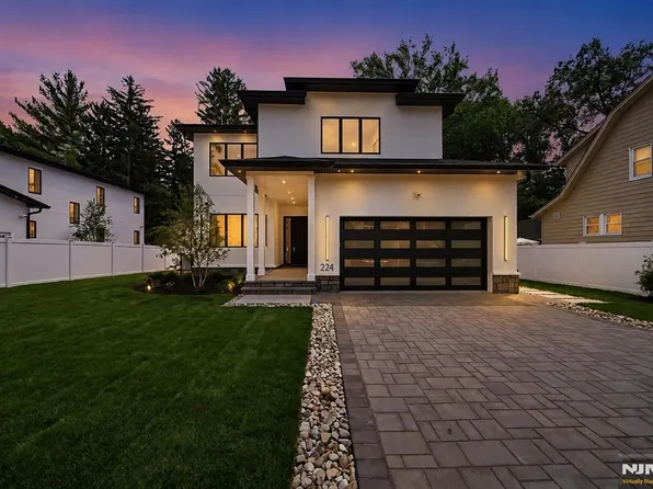 224 Riveredge Rd, Tenafly, NJ 07670