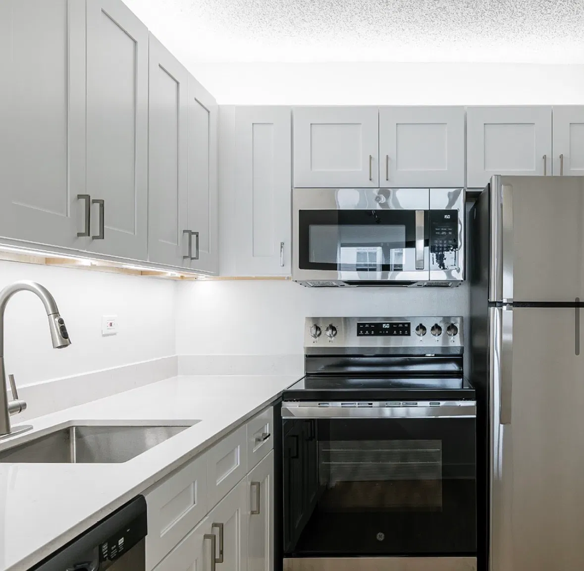 1 bed, 600 sqft, $2,300 — Photo 3