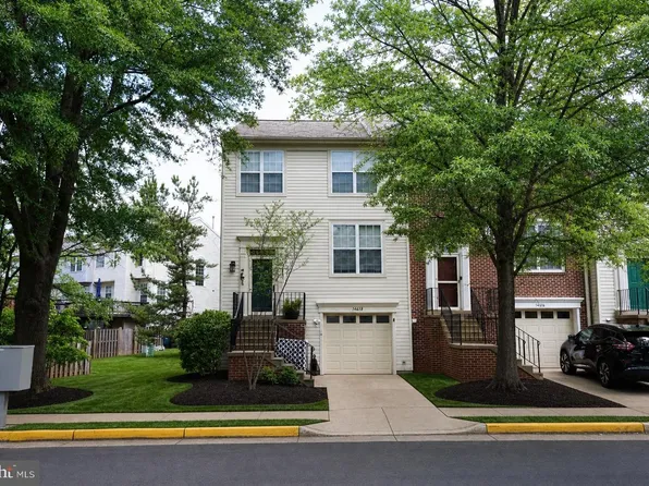 14618 Stream Pond Dr, Centreville, VA 20120
