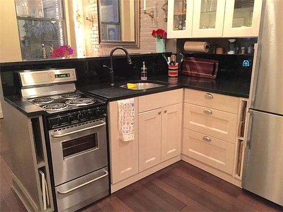 3rd image of 231 W 16th St APT 1ER