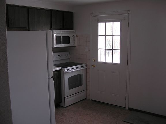 3rd image of 150 Oak St